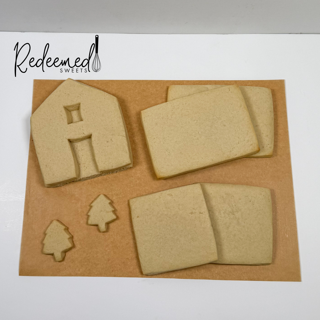 Sugar Cookie Christmas House DIY Kit - Image 2